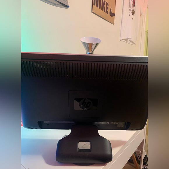 HP 2159M 21.5 Inch HD LCD Monitor - Picture 7 of 9